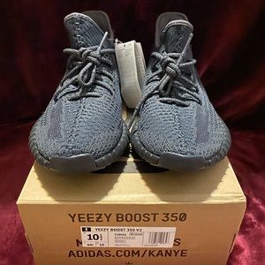 Yeezy Boost 350 V2 black non reflective